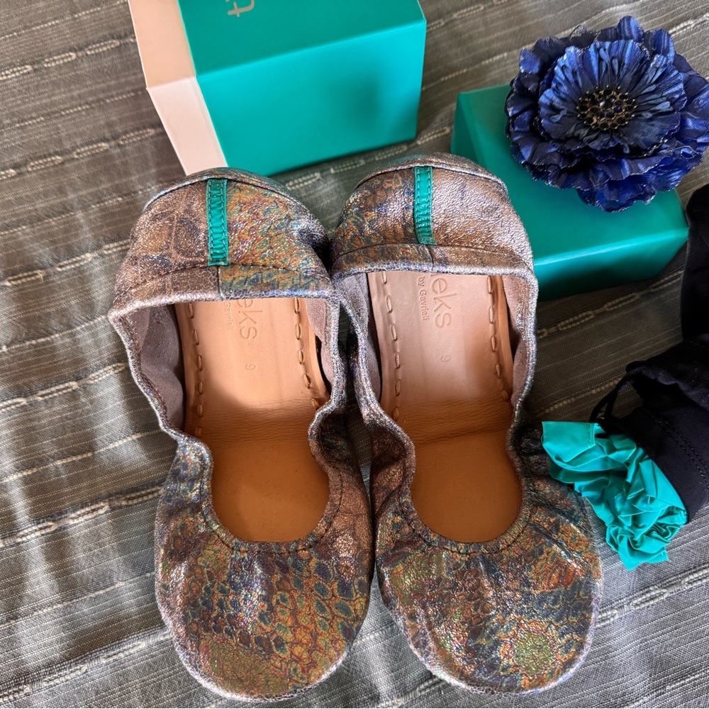 NEW Tieks Love Potion Limited Edition Sz 9, Never Worn - Picture 4 of 14